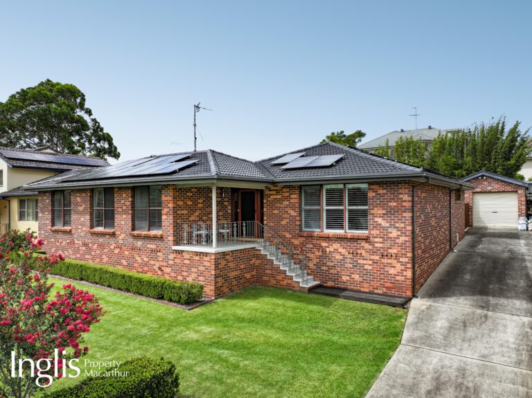 EXCEPTIONAL FAMILY LIVING ON A SPACIOUS 1033sqm* BLOCK