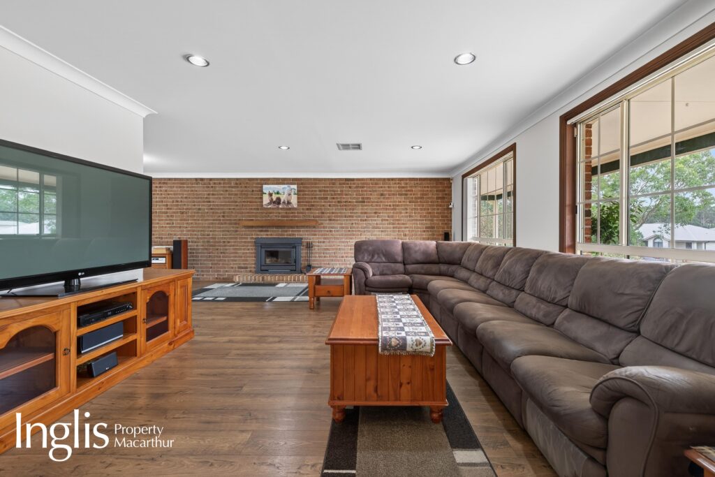 44 Centenary Place, CATHERINE FIELD, NSW 2557