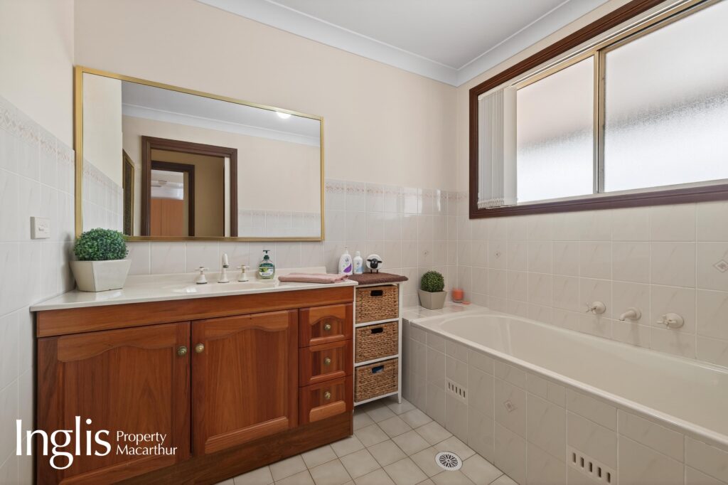 44 Centenary Place, CATHERINE FIELD, NSW 2557