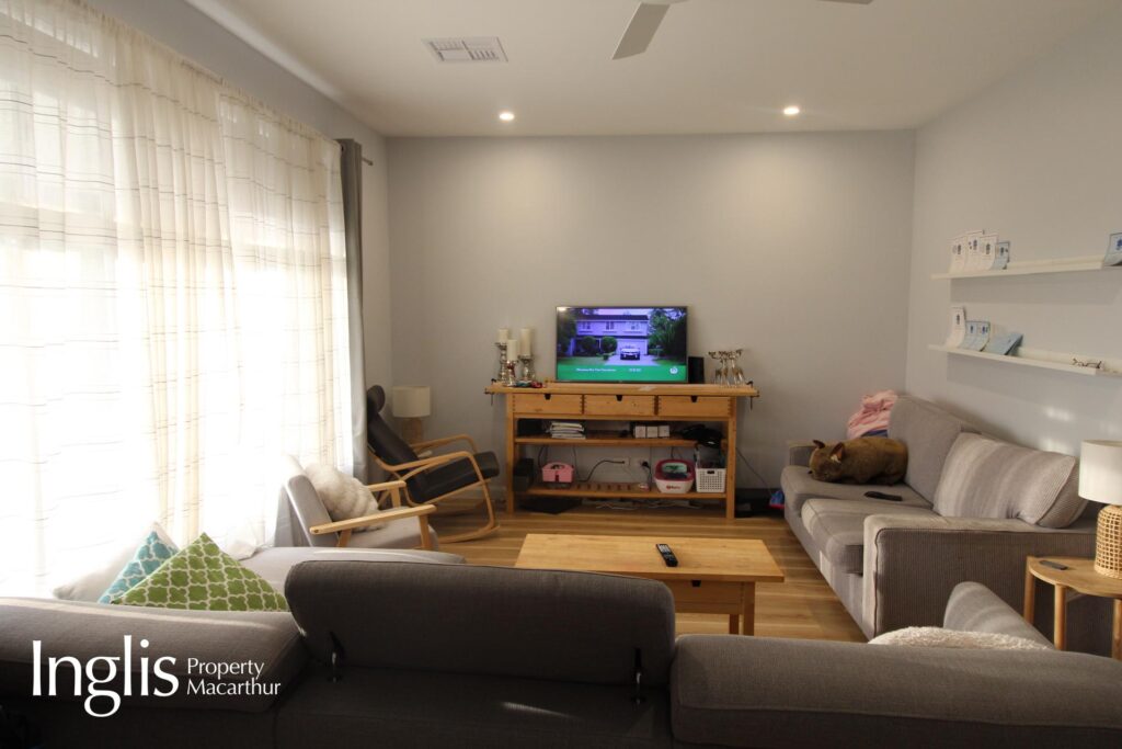 17 Cruikshank Avenue, ELDERSLIE, NSW 2570