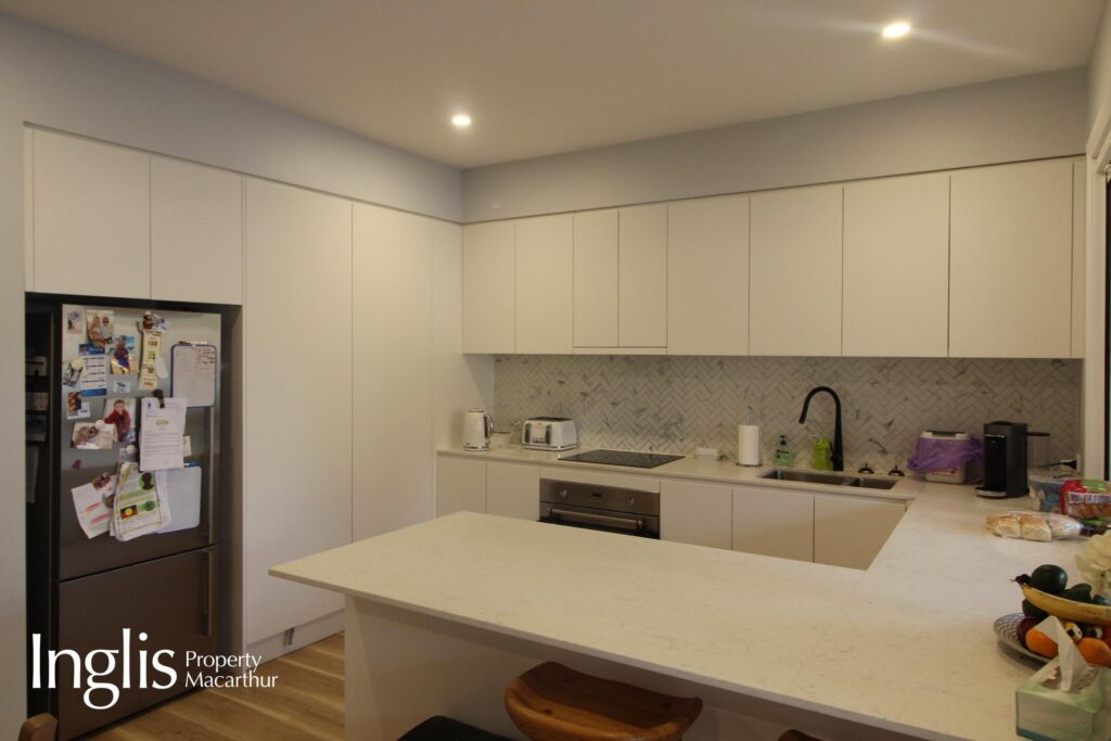 17 Cruikshank Avenue, ELDERSLIE, NSW 2570