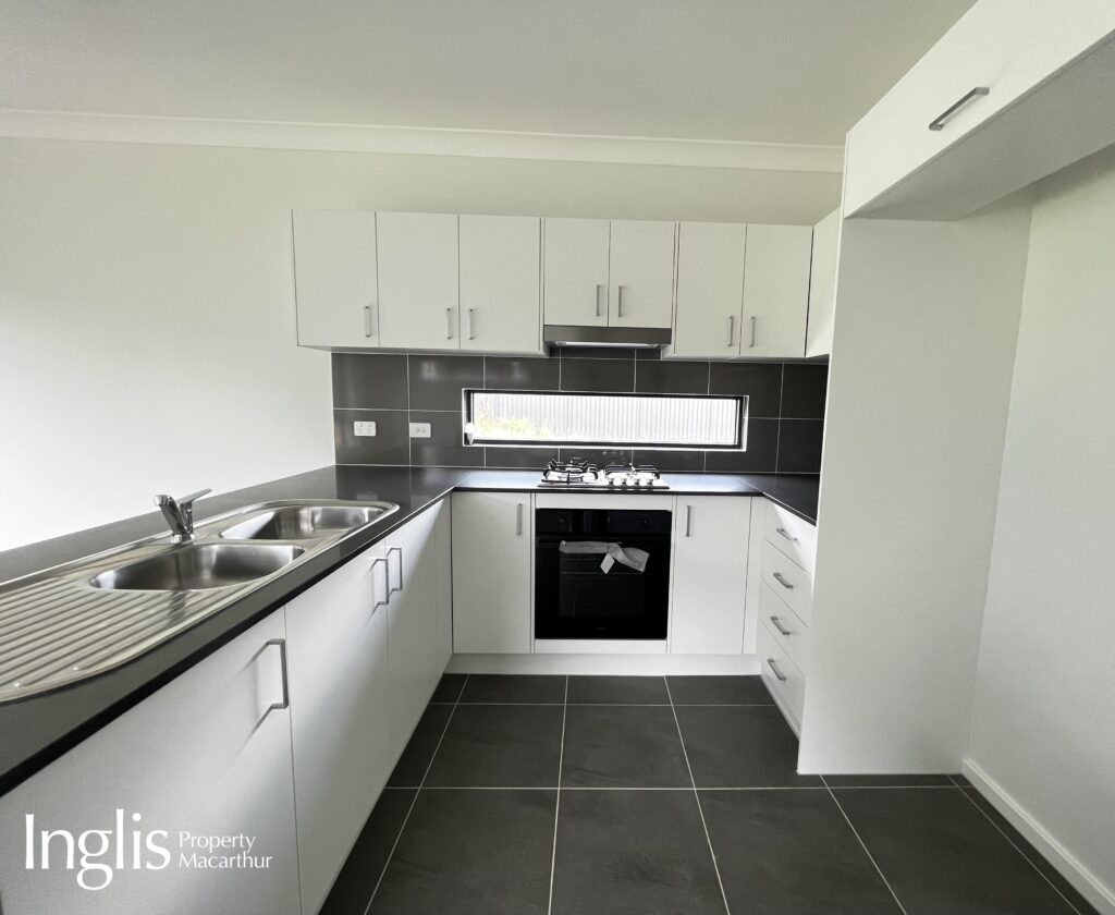 16 Hoxton Place, SPRING FARM, NSW 2570