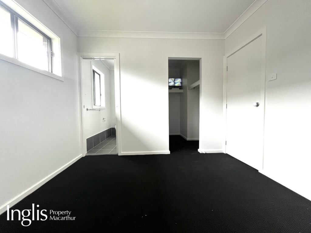 16 Hoxton Place, SPRING FARM, NSW 2570