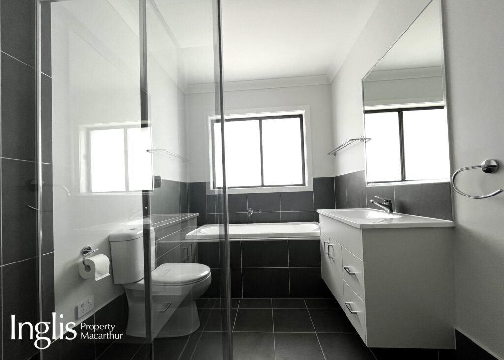 16 Hoxton Place, SPRING FARM, NSW 2570