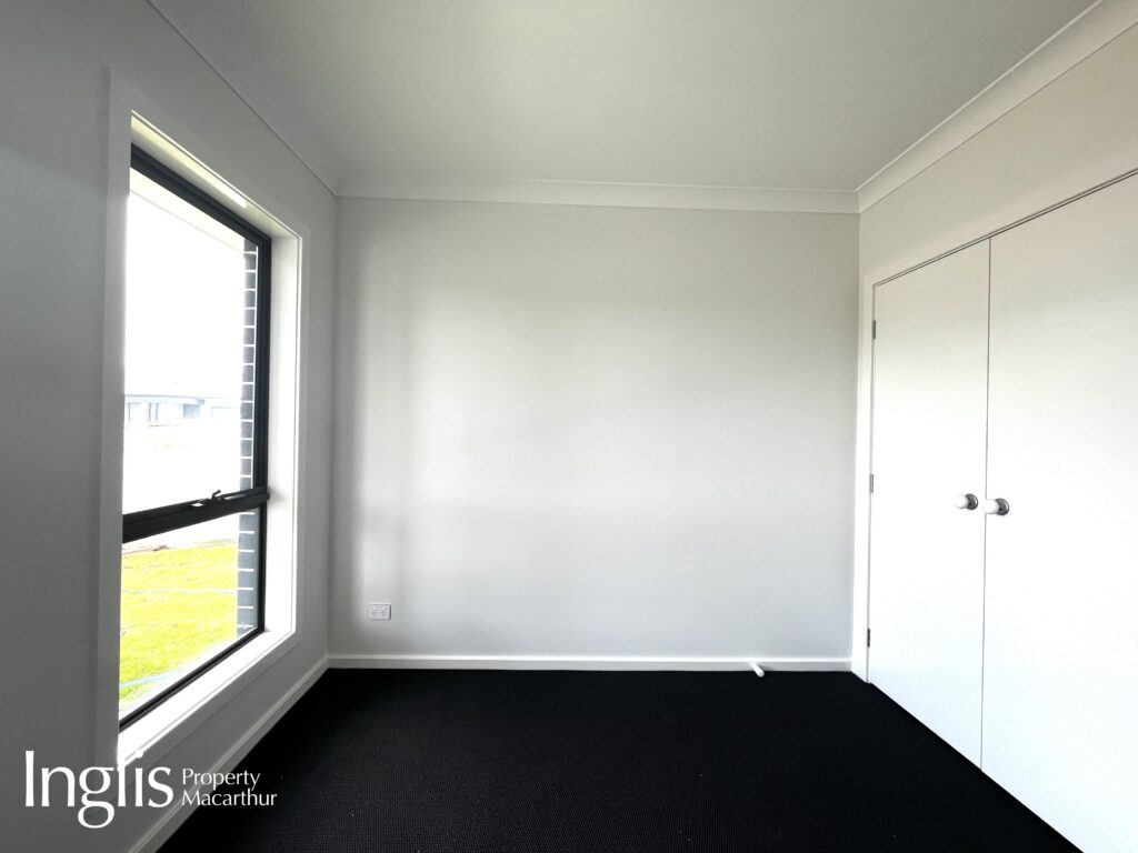 16 Hoxton Place, SPRING FARM, NSW 2570