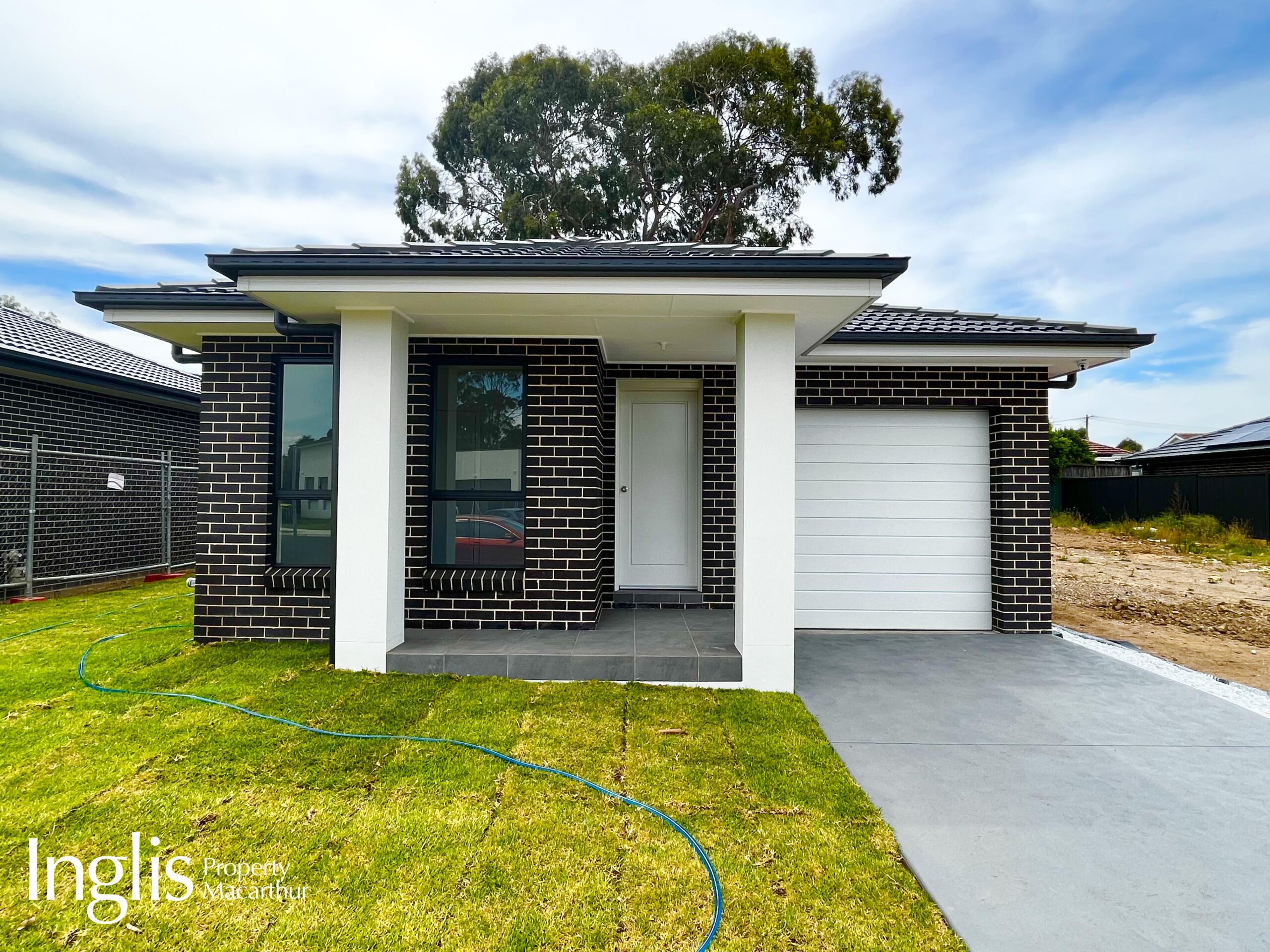16 Hoxton Place, SPRING FARM, NSW 2570