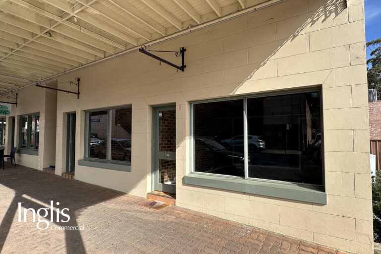 GROUND FLOOR SHOP TO SHOWCASE YOUR BUSINESS!