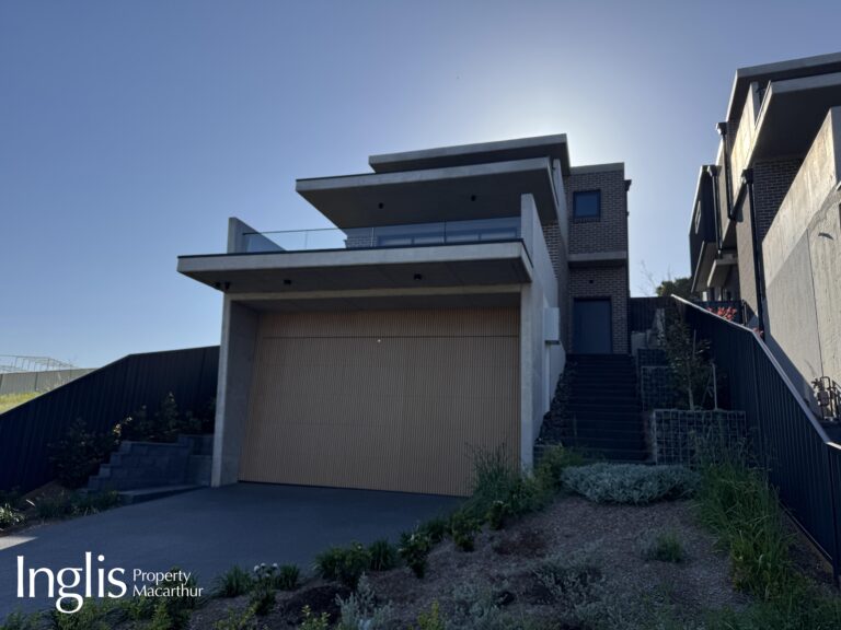 MODERN FAMILY HOME