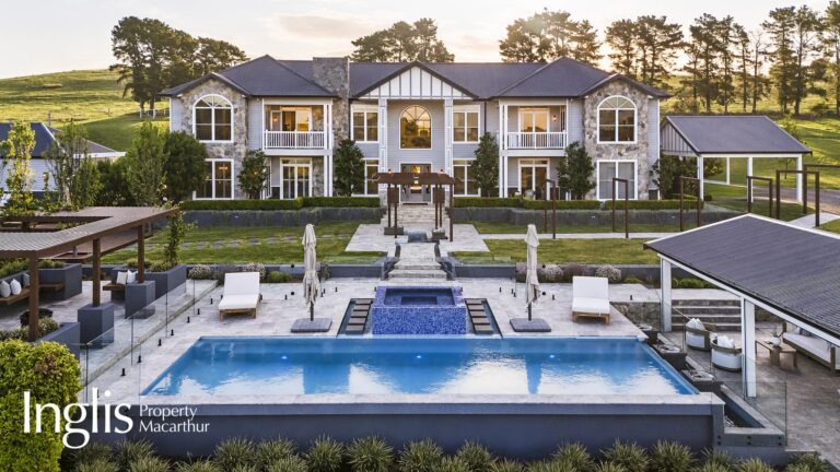 A Hamptons-Inspired Country Estate of Exceptional Scale & Sophistication